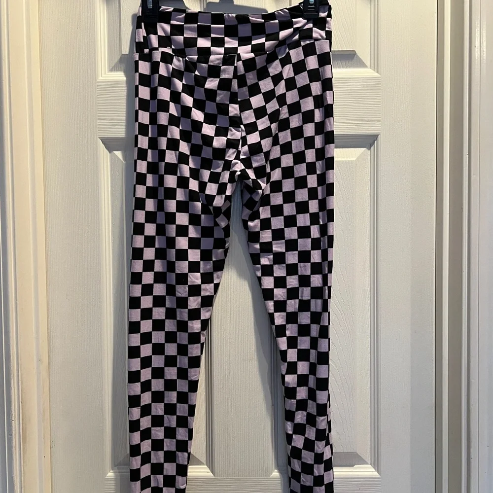 No Boundaries Black and White Checkered Leggings - Picture 2 of 2